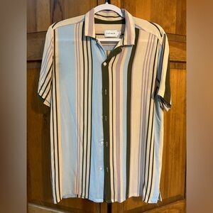 Men’s light weight button down shirt, Size S 🌟